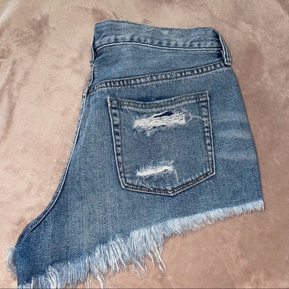 Distressed free people short size 29 - Picture 6 of 8